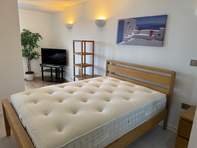 1 Bed Flat, Bridgewater Place, LS11, N1 7GU