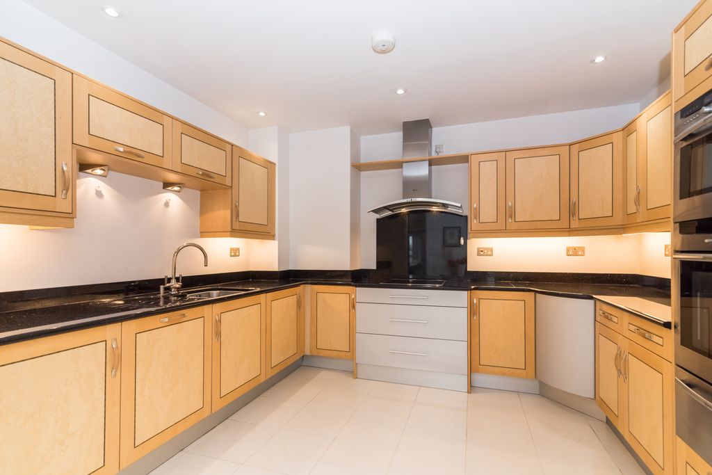 Additional image 10 of 3 bed flat for saleApartment 8, Royal Court Apartments, 60 - 66 Lichfield Road, Sutton Coldfield B74