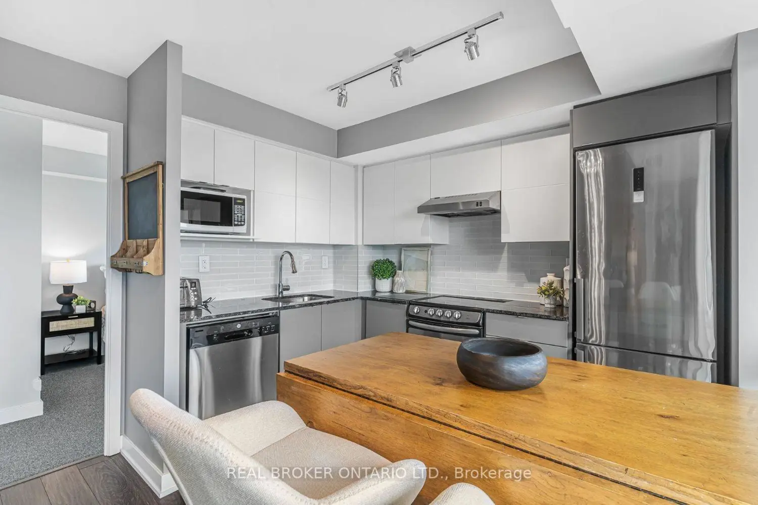 Additional image 10 of 160 Flemington Road 1304