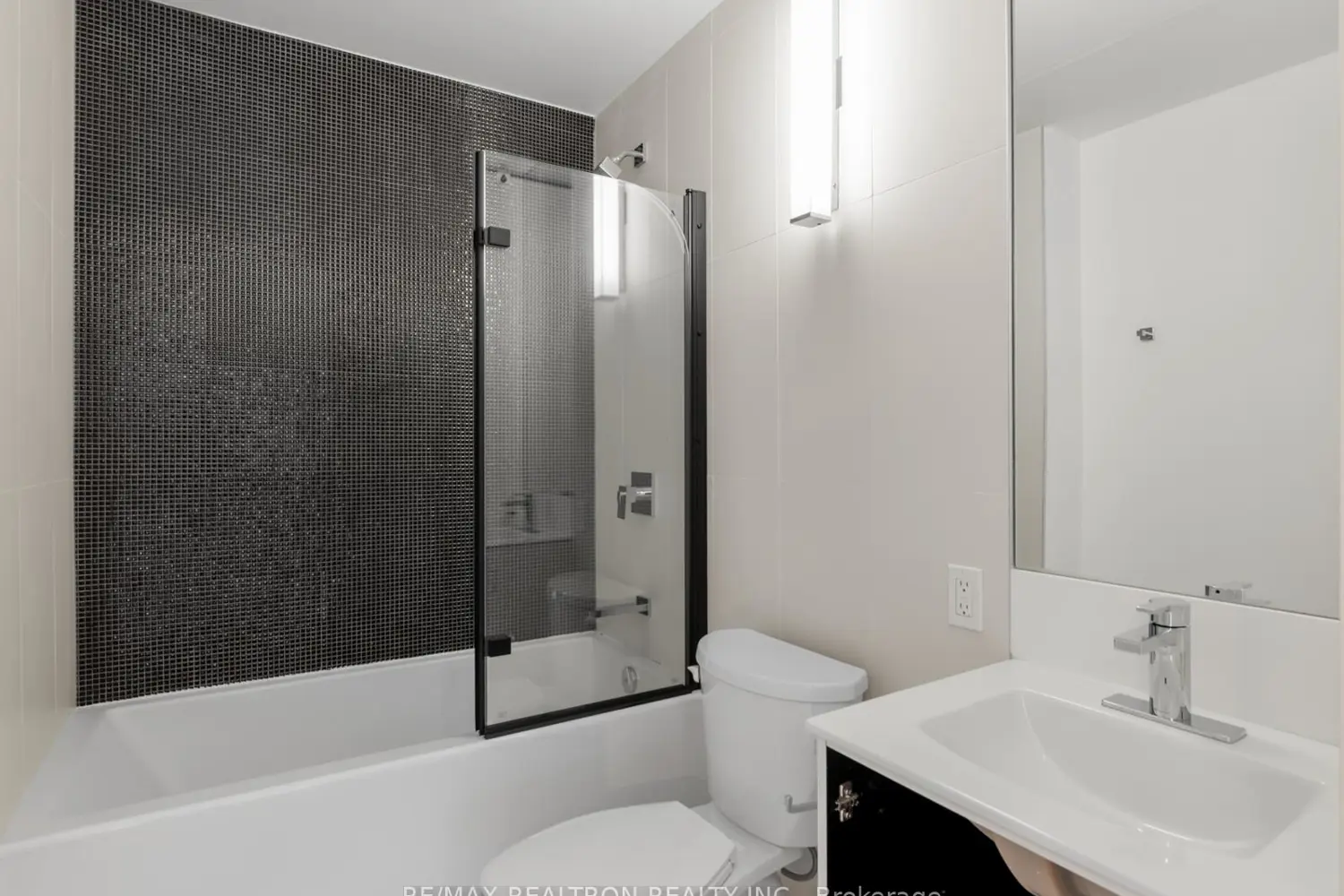 Additional image 7 of 125 Peter Street 2308