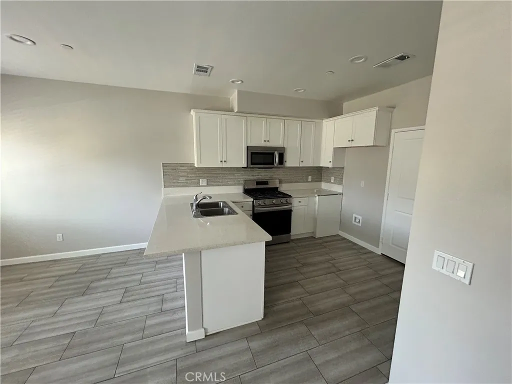 Additional image 6 of 13665 Arrow Rte Unit 9, Fontana, CA 92335