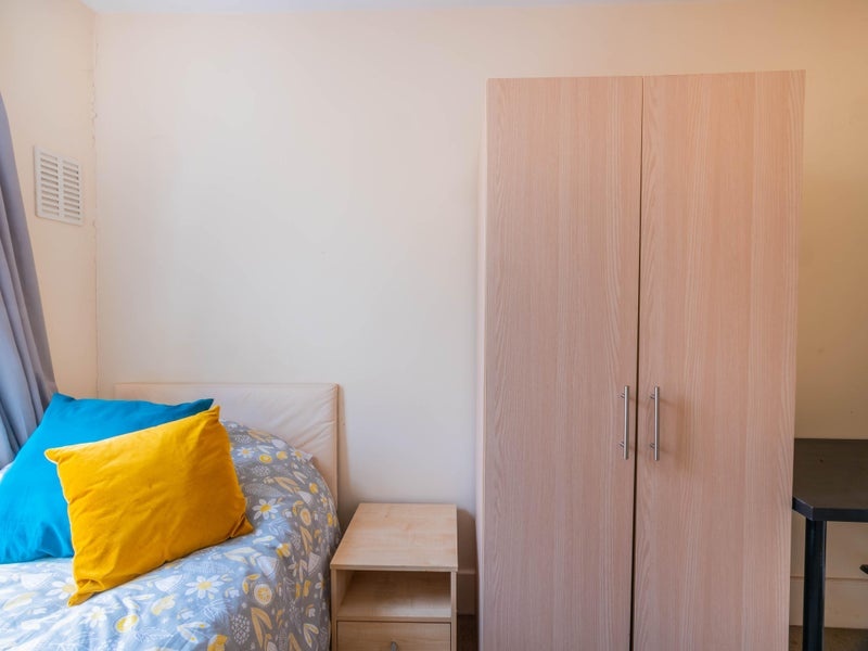 Additional image 5 of Room in a Shared House, Cannon St Rd, E1, N1 7GU