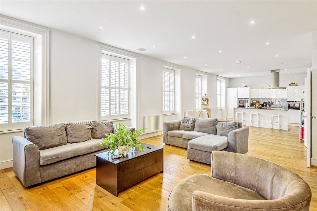 Additional image 2 of 3 bed flat for saleChurchgate Street, Bury St. Edmunds, Suffolk IP33