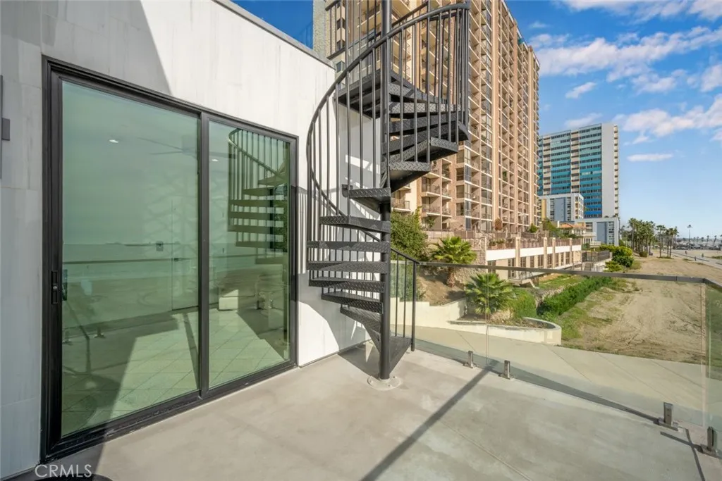 Additional image 106 of 1724 Bluff Pl, Long Beach, CA 90802