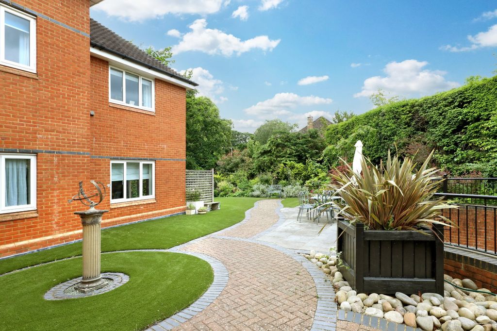 Additional image 11 of 2 bed flat for saleGrove Road, Beaconsfield, Buckinghamshire HP9