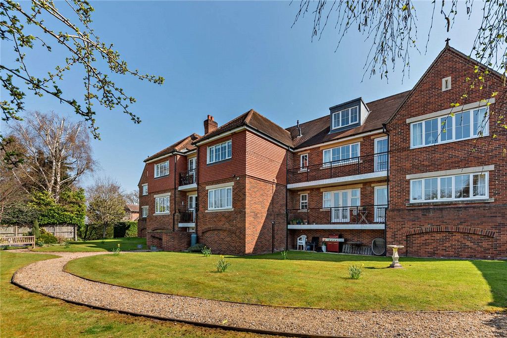 Additional image 2 of 3 bed flat for saleWoodridge, Newbury, Berkshire RG14