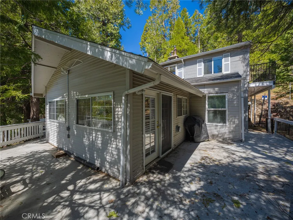 233 Corona Ln, Lake Arrowhead, CA 92352