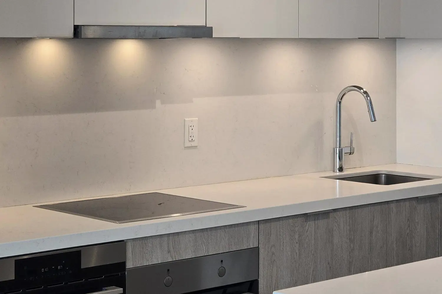 Additional image 14 of 15 Queens Quay 1002