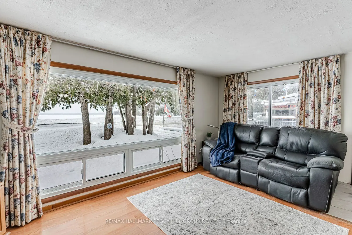 Additional image 4 of 1237 15 Line