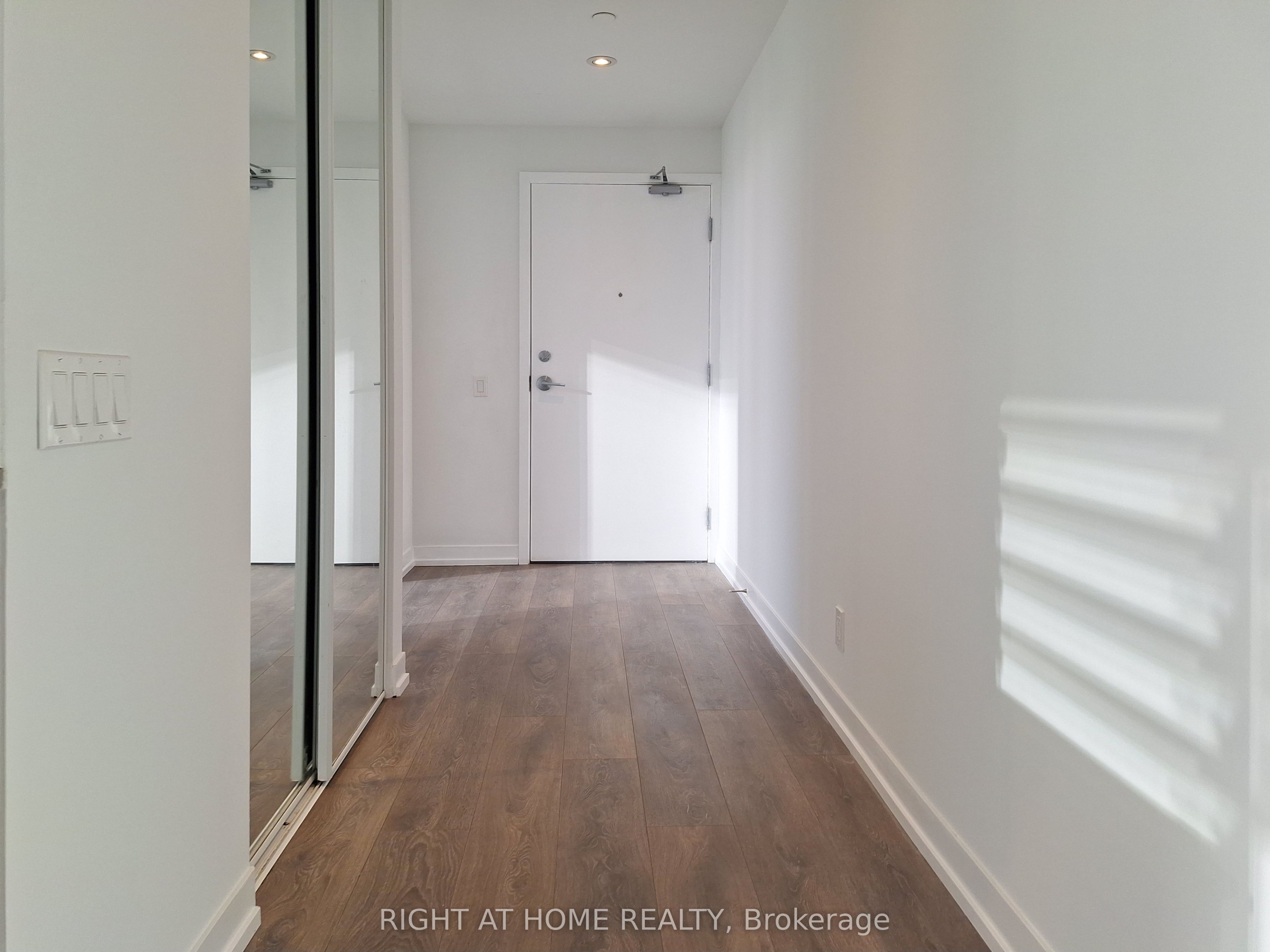 Additional image 3 of 2702-5 Buttermill Avenue, Vaughan, ON, L4K 0J5