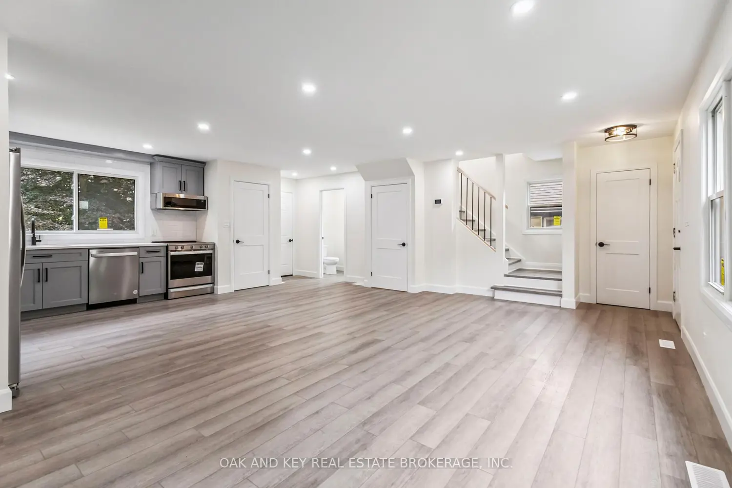 90 Jacqueline Street photo 4
