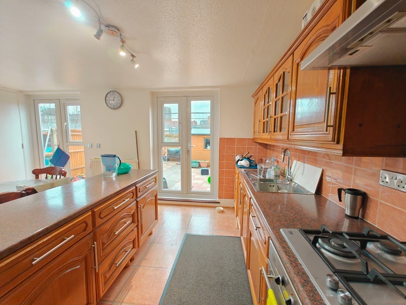 Additional image 5 of Room in a Shared Flat, Min Whitechapel  Near Liverpool Stre, E1, E1 5BU