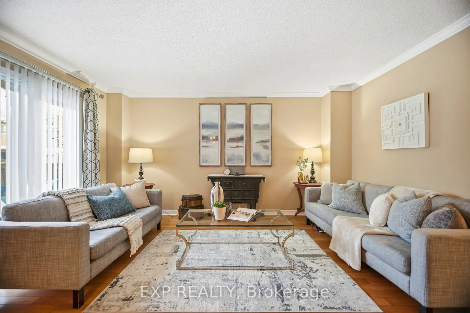 Additional image 4 of 7 Ferri Crescent