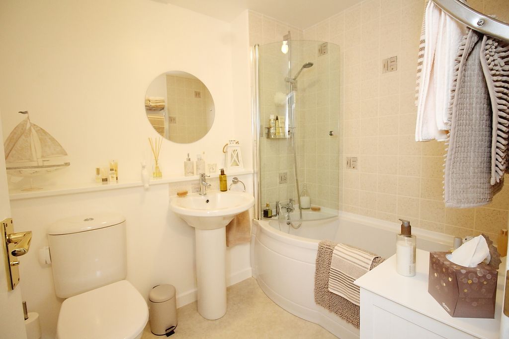 Additional image 14 of 2 bed flat for saleMain Street, Renton G82