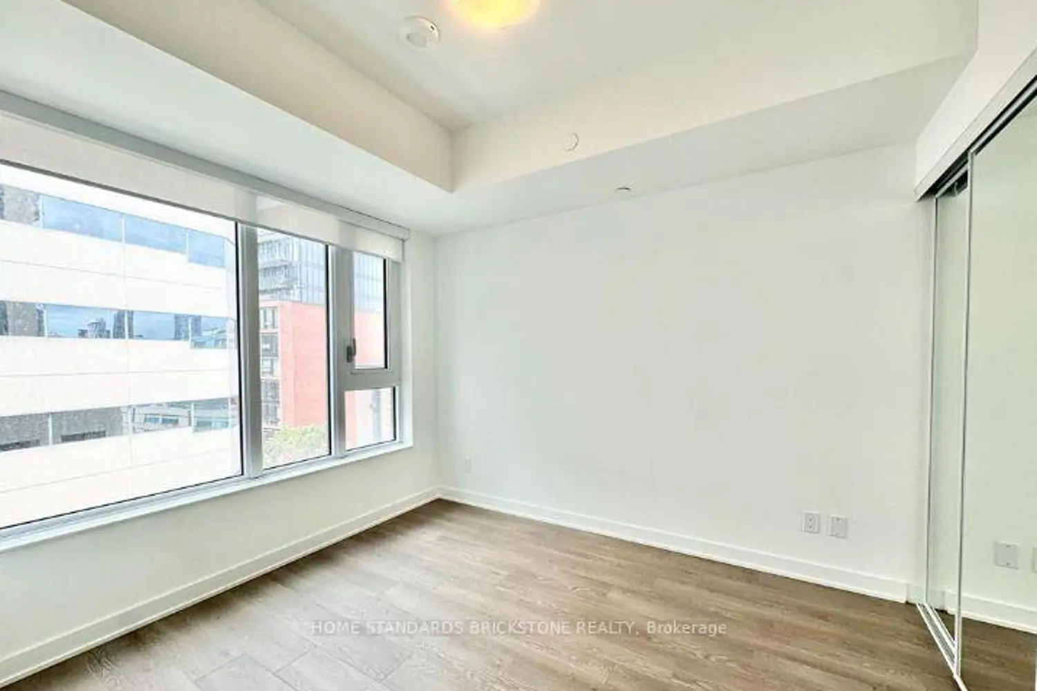 543 Richmond Street 933 photo 3