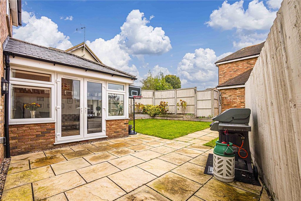 Additional image 20 of 4 bed detached house for saleDunstable Road, Caddington, Central Bedfordshire LU1