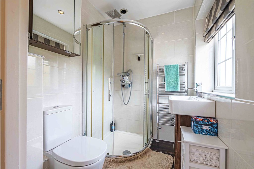 Additional image 11 of 4 bed detached house for saleDunstable Road, Caddington, Central Bedfordshire LU1