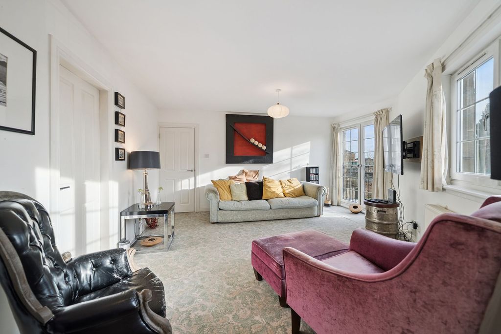 Additional image 2 of 2 bed flat for saleFlat 2 Whinbrae Court, Helensburgh G84