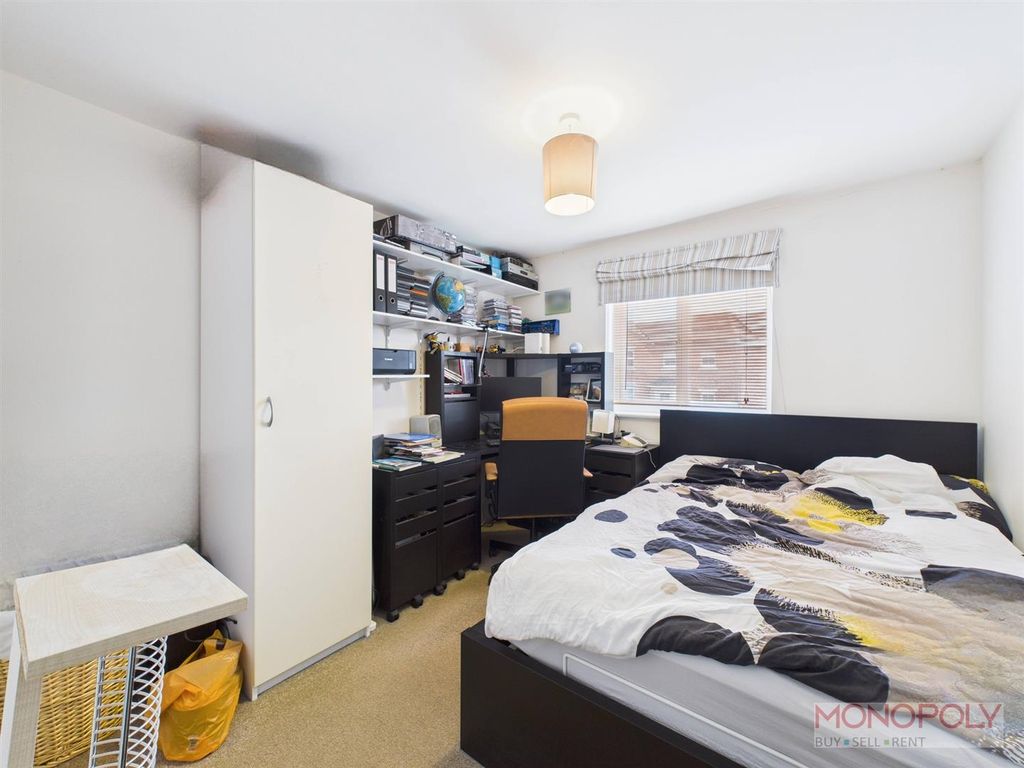 1 bed flat for salePendinas, Wrexham LL11 photo 5
