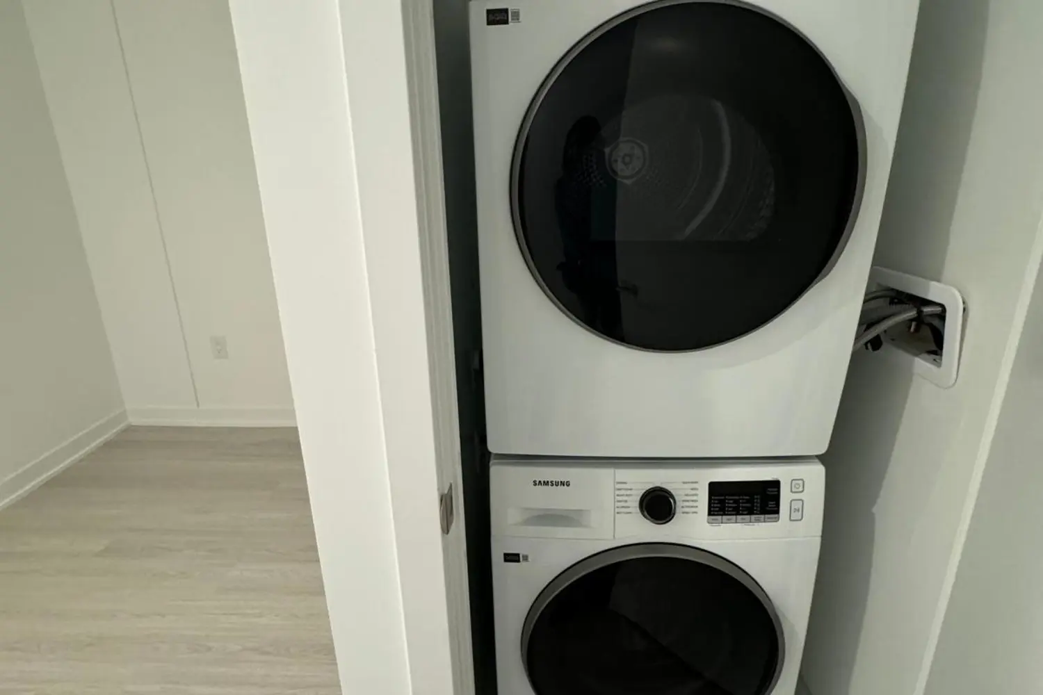 Additional image 6 of 195 Mccaul Street 411