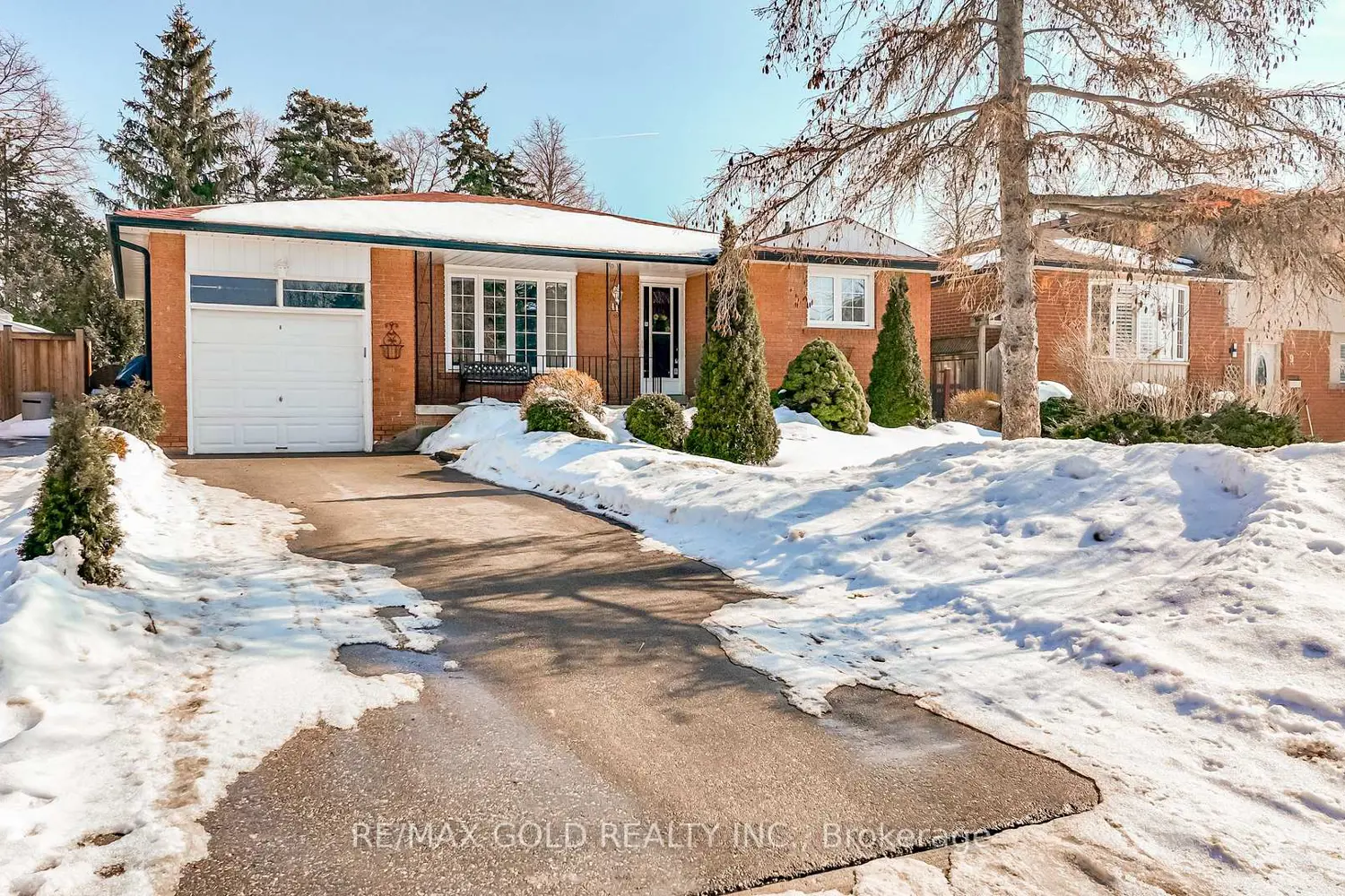 11 Edgebrook Crescent