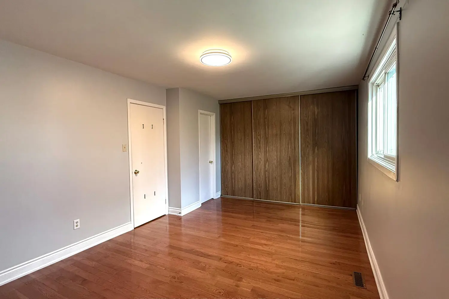 Additional image 14 of 9 Corona Gate