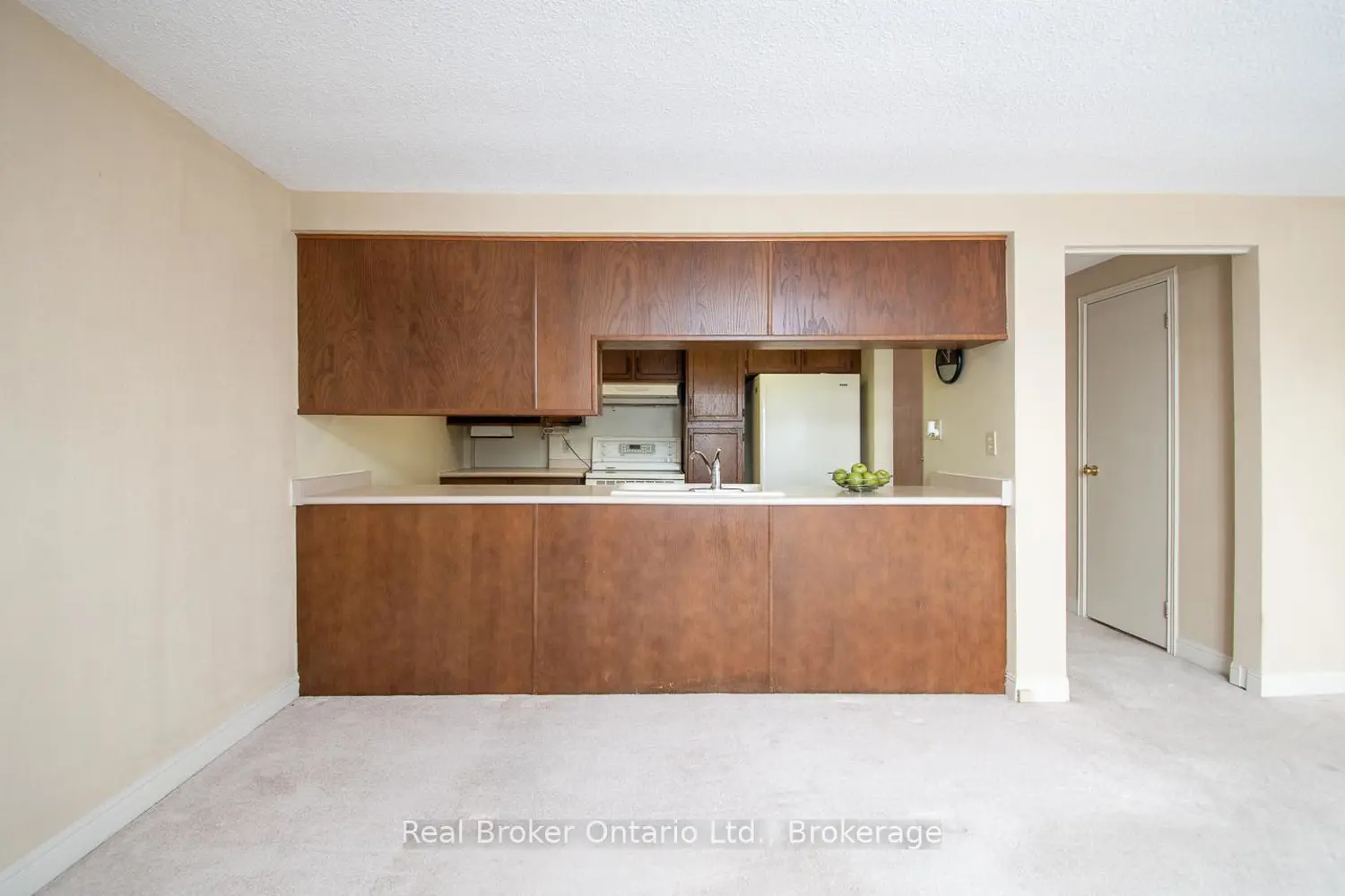 Additional image 9 of 2054 Brant Street 6