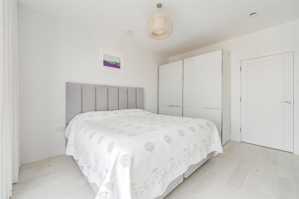 Additional image 7 of 3 bed flat for saleBayside Apartments, 62 Brighton Road, Worthing, West Sussex BN11