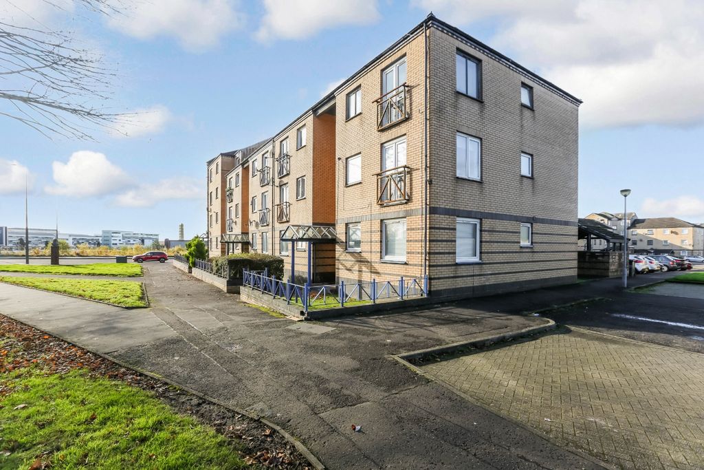 Additional image 19 of 2 bed flat for saleGlasgow Road, West Dunbartonshire, Clydebank G81