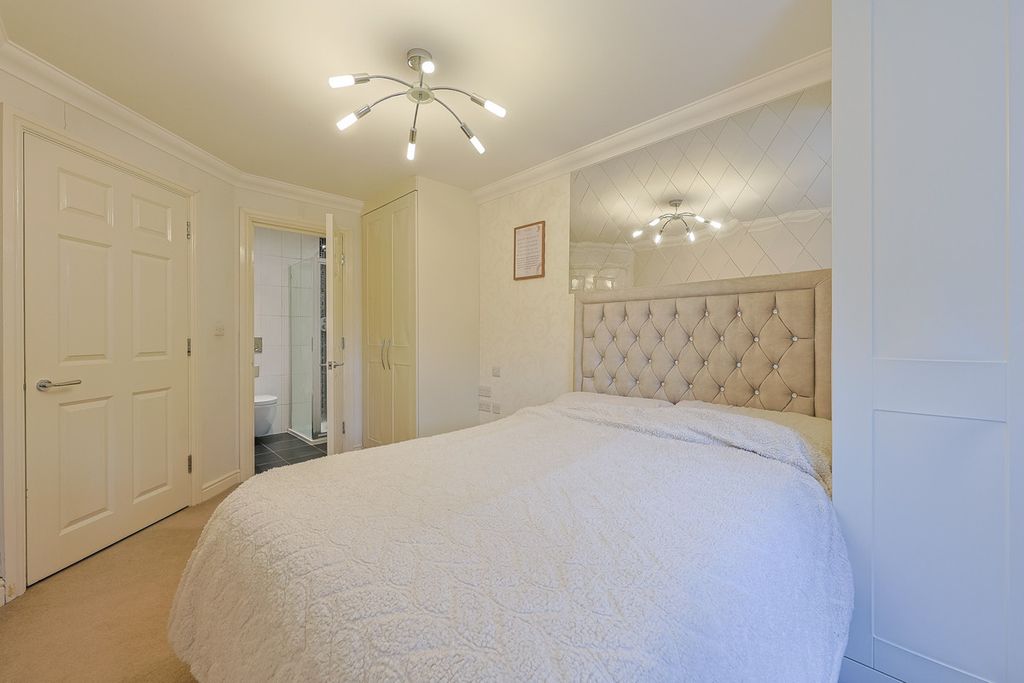 Additional image 11 of 2 bed flat for saleWest Hill, Oxted RH8