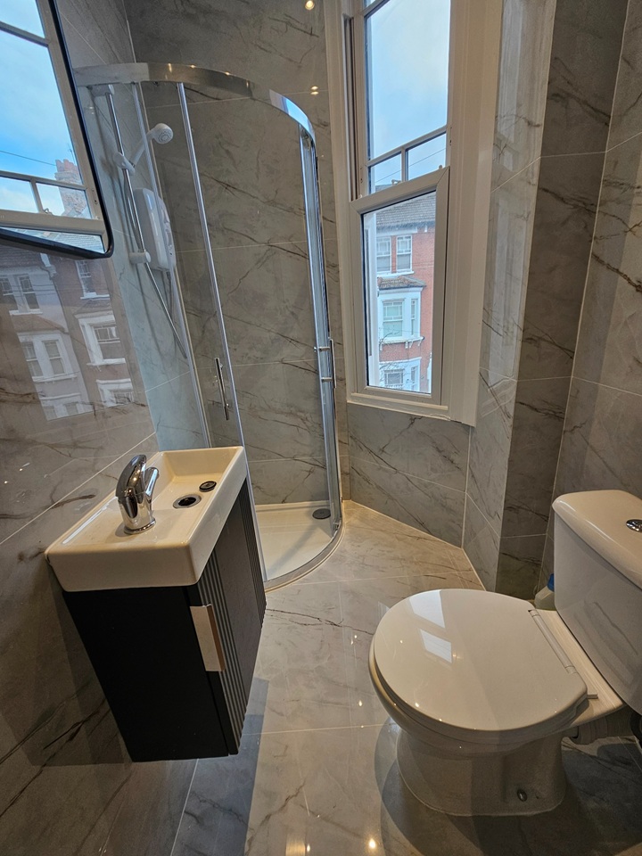 Additional image 8 of Studio Flat, Garfield Road, SW11, N1 7GU