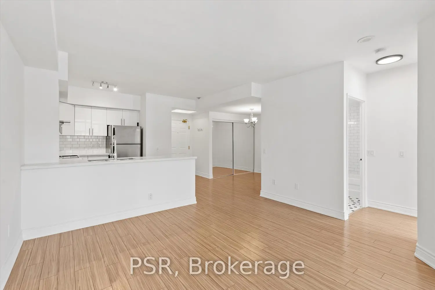 Additional image 14 of 7378 Yonge Street 103