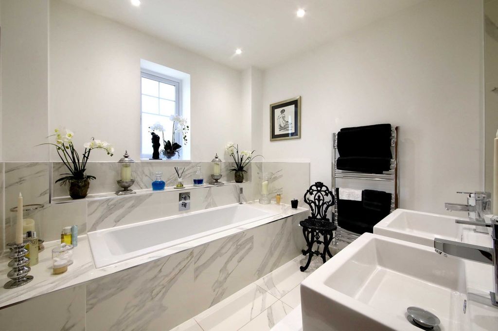 Additional image 6 of 4 bed flat for salePenn Road, Beaconsfield, Buckinghamshire HP9