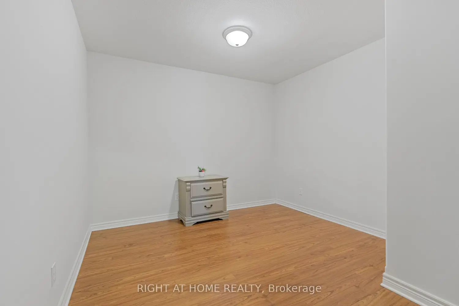 Additional image 5 of 9 Discovery Court