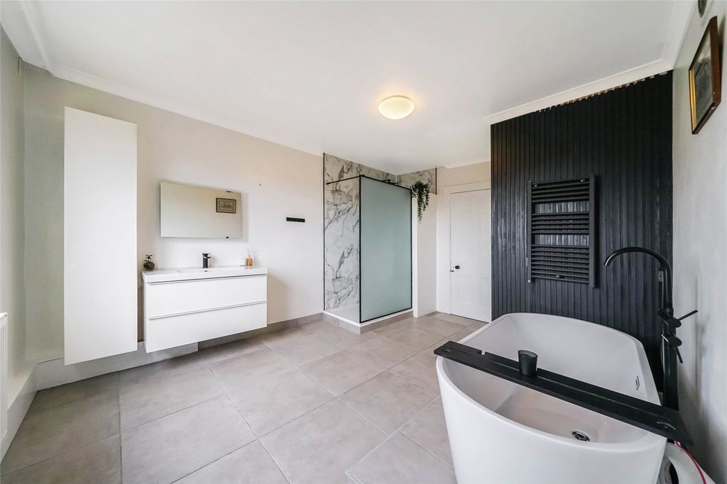 Additional image 5 of 3 bed flat for saleHilton Road, Alloa, Clackmannanshire FK10