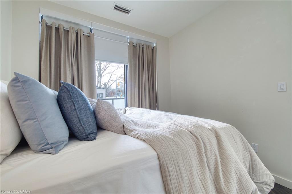 101-690 King Street W, Kitchener, ON, N2H 5L8