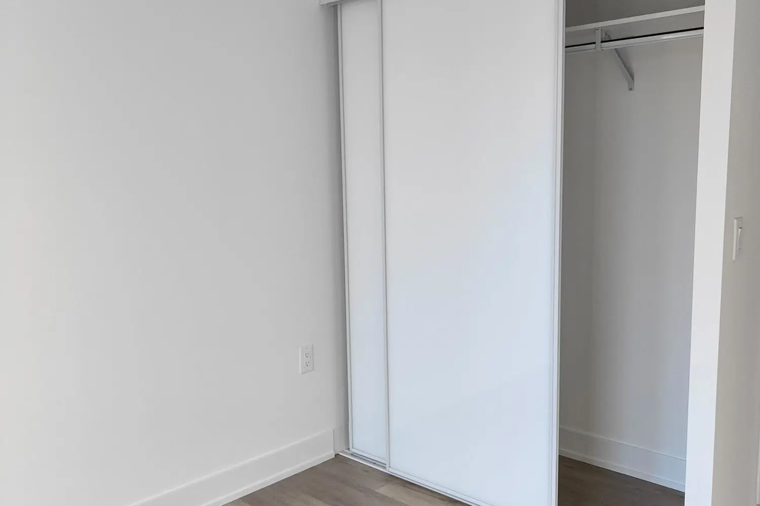 Additional image 7 of 575 Bloor Street 1507