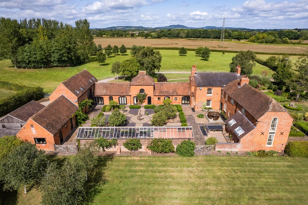 Additional image 2 of 8 bed detached house for saleFrenchlands Lane, Lower Broadheath, Worcester WR2