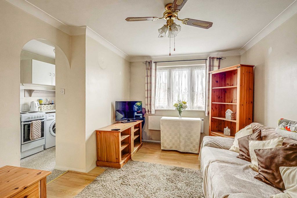 Additional image 2 of 1 bed flat for saleSandon Close, Rochford SS4