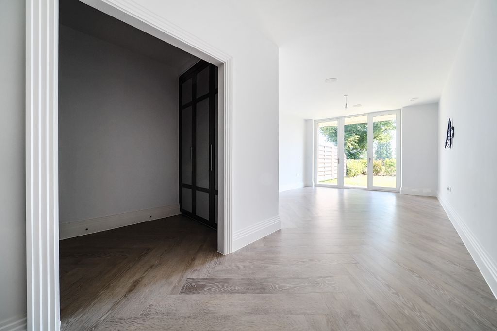 Additional image 7 of 2 bed flat for saleMadeira Walk, Ascot SL5