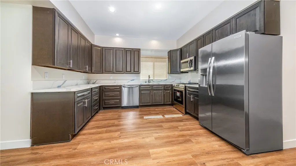 Additional image 3 of 17158 Chatsworth Street Unit 4, Granada Hills, CA 91344