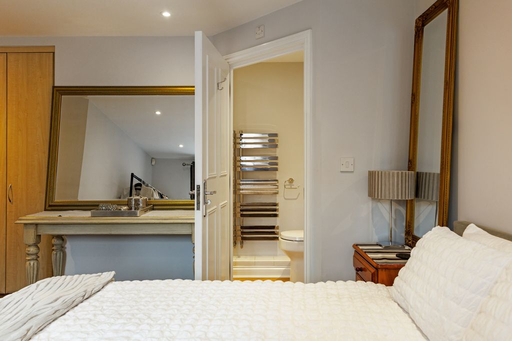 Additional image 11 of 2 bed flat for saleMeadowview, Hungerford RG17