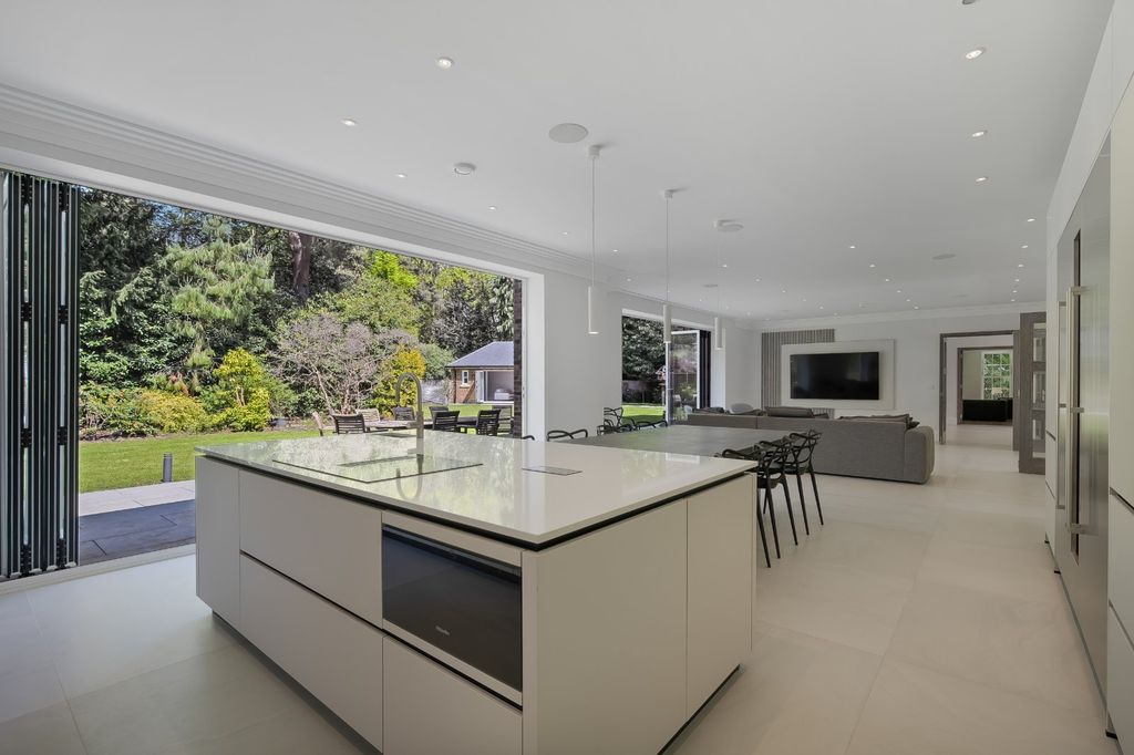 Additional image 4 of 6 bed detached house for saleHorsegate Ride, Ascot, Berkshire SL5