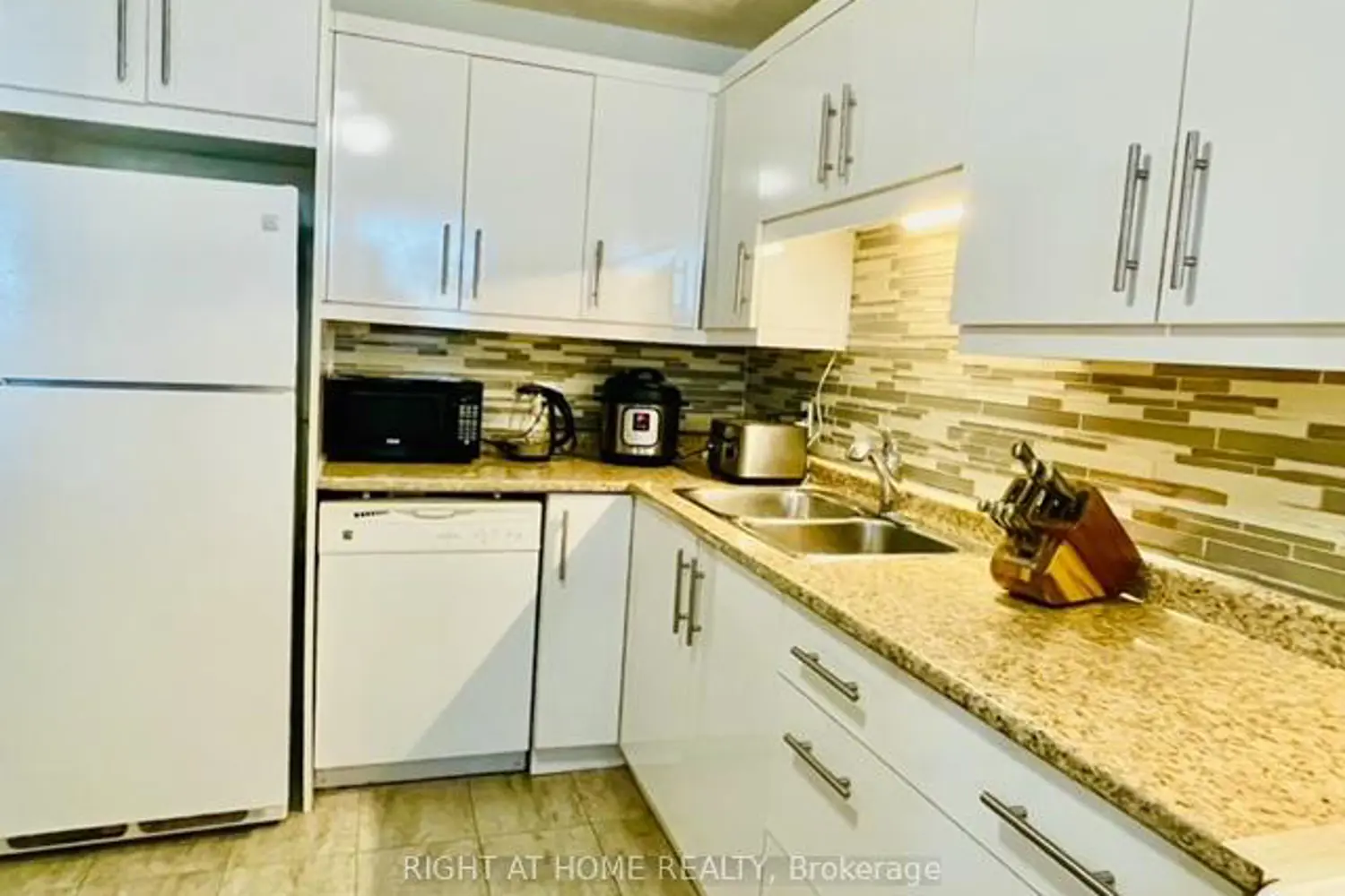 Additional image 7 of 215 Glenridge Avenue 207