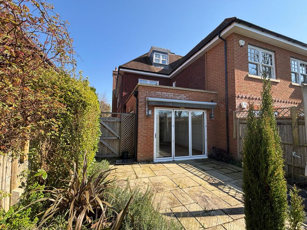 Additional image 2 of 3 bed flat for saleLavant Road, Chichester PO19