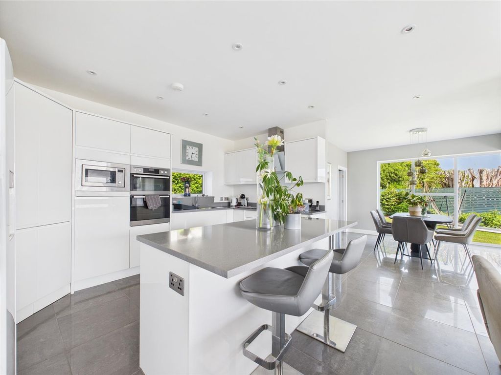 Additional image 3 of 4 bed detached house for saleArosfa Avenue, Porthcawl CF36