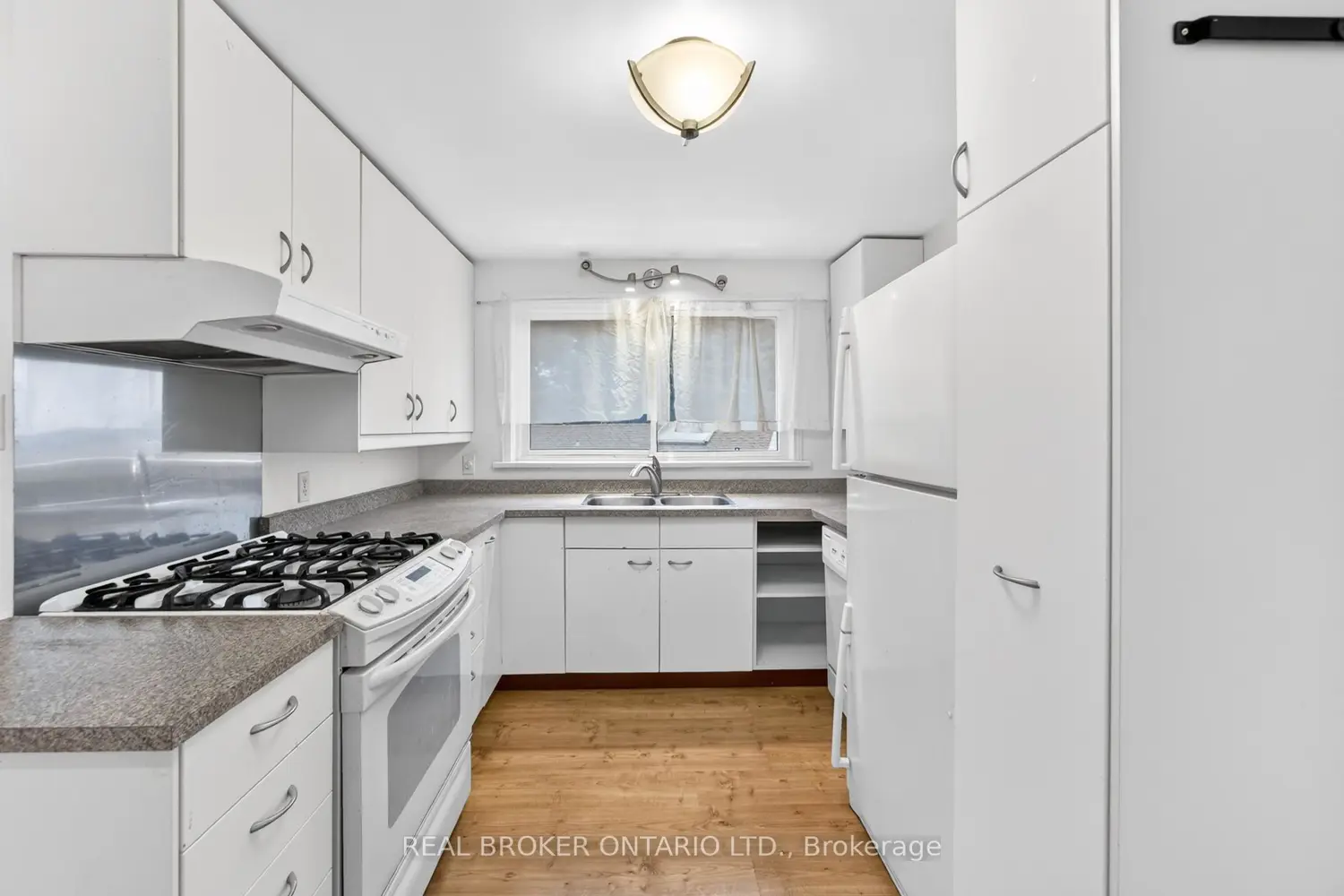 Additional image 9 of 2585 Lakeshore Boulevard