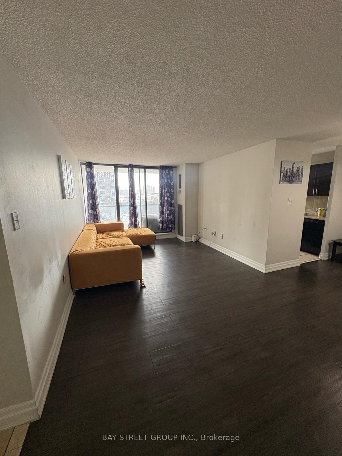 804-17 Knightsbridge Road, Brampton, ON, L6T 3X9