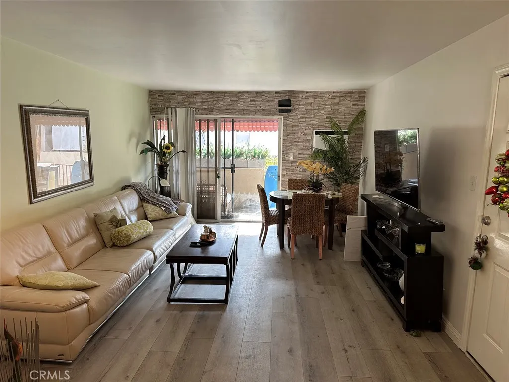 Additional image 2 of 440 Chestnut Avenue Unit 2D, Long Beach, CA 80802