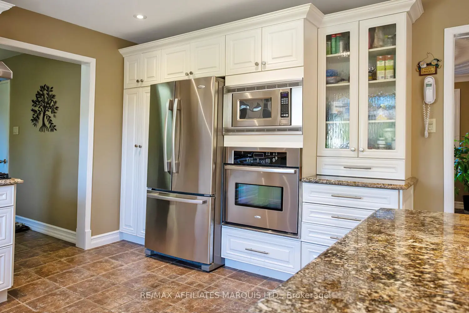 Additional image 3 of 2 Fairholme Drive